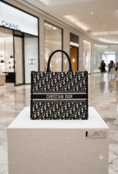 Luxury tote bag for women
